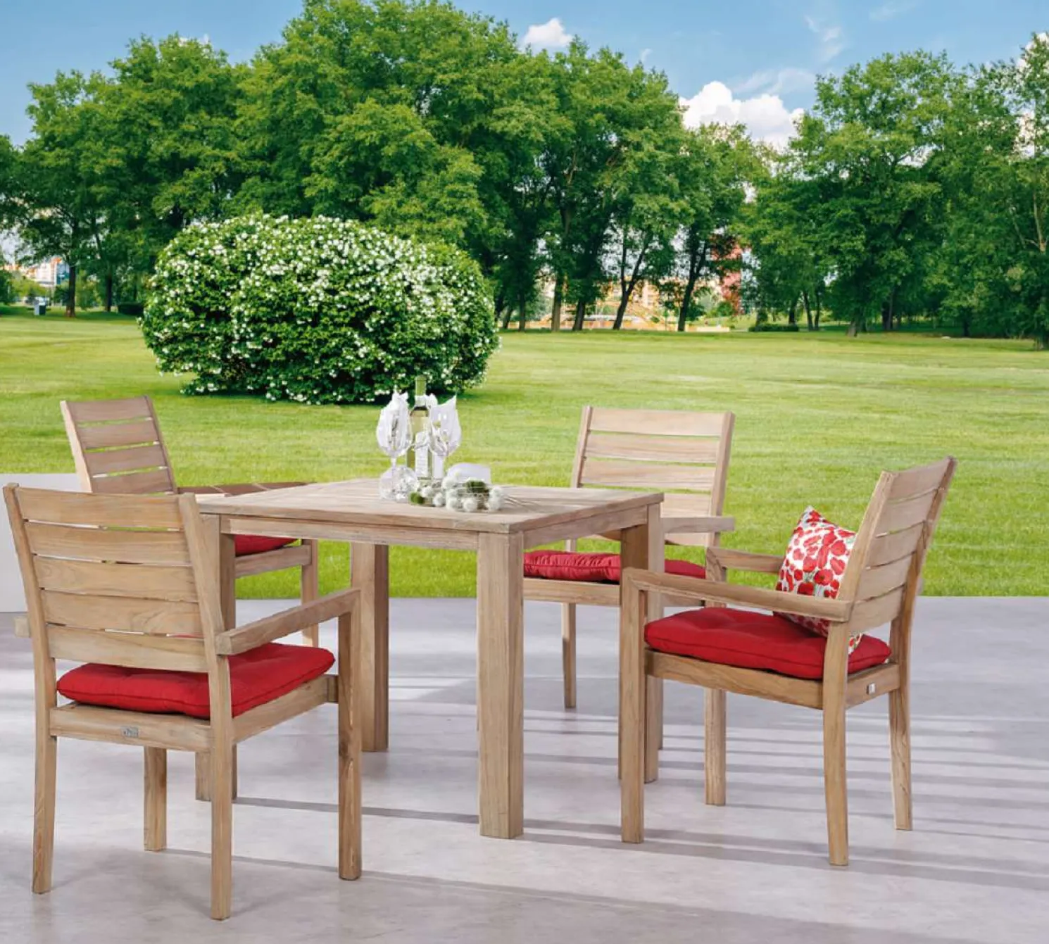 + Teak-Tisch Moretti 90x90cm