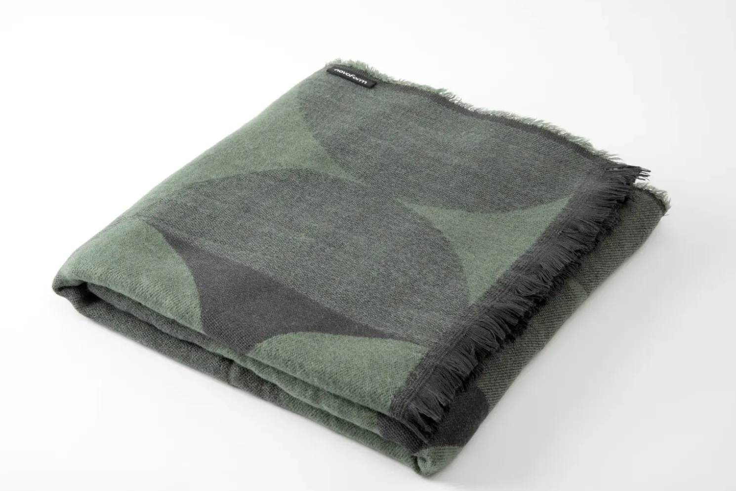 Novoform Loop weiche Decke - grafisches Muster lorbeergrün