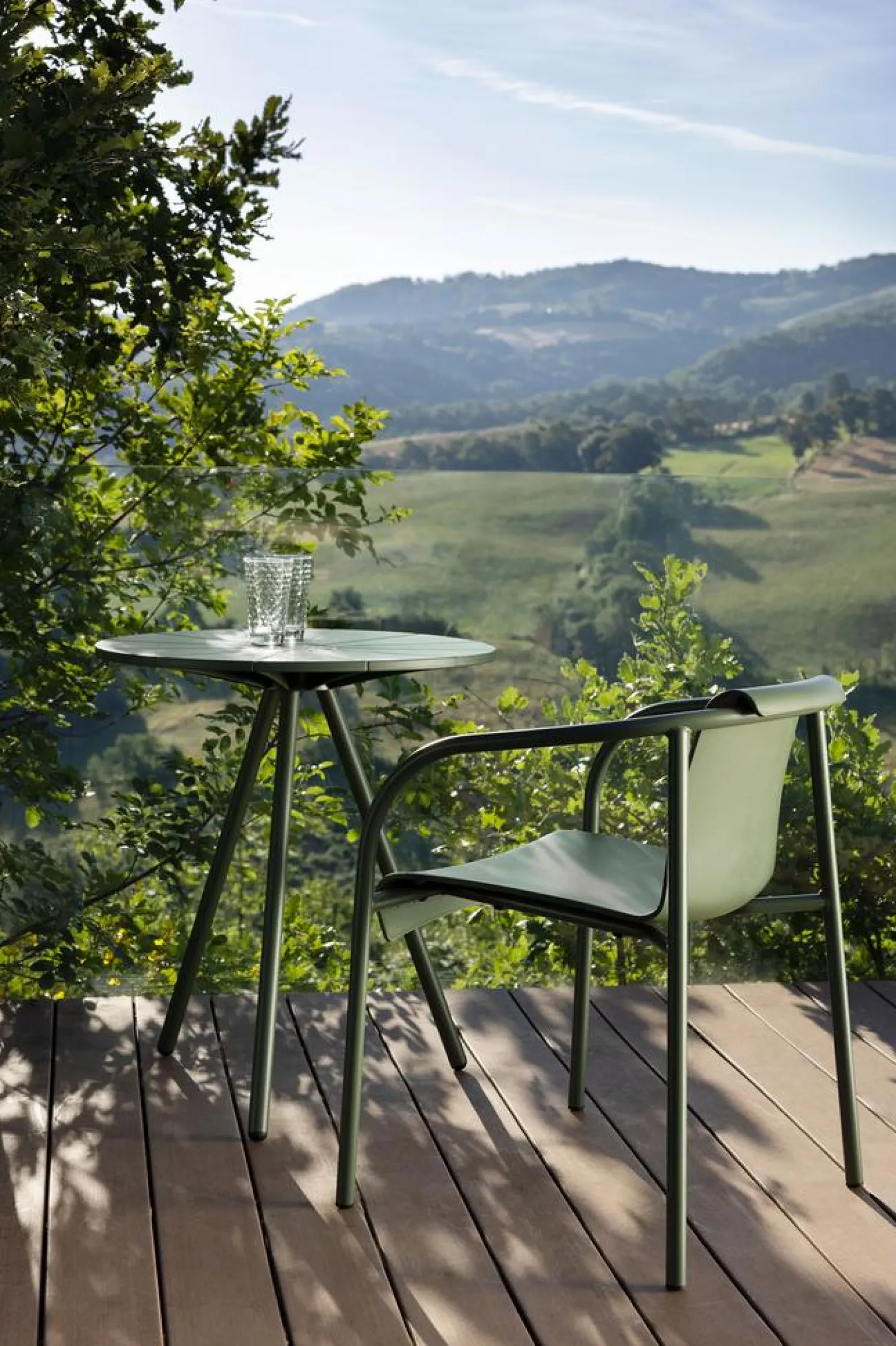 HOUE Nami Outdoor Stuhl mit Armlehne schwarz