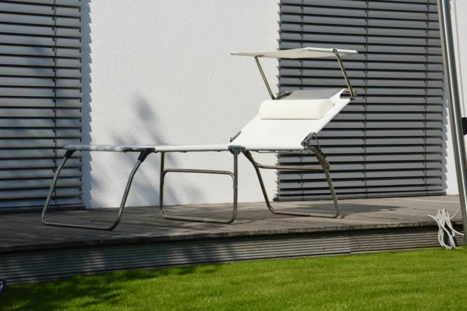 Fiam Fiam Amigo big fifty - Dreibeinliege mit Sonnendach und Nackenrolle pistazie