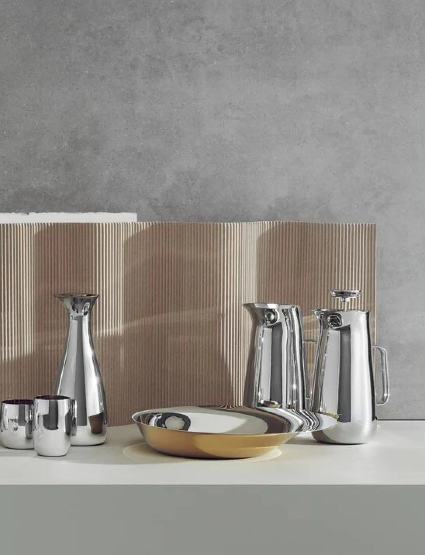 Stelton Norman Foster Karaffe mit Verschluss 1 L golden