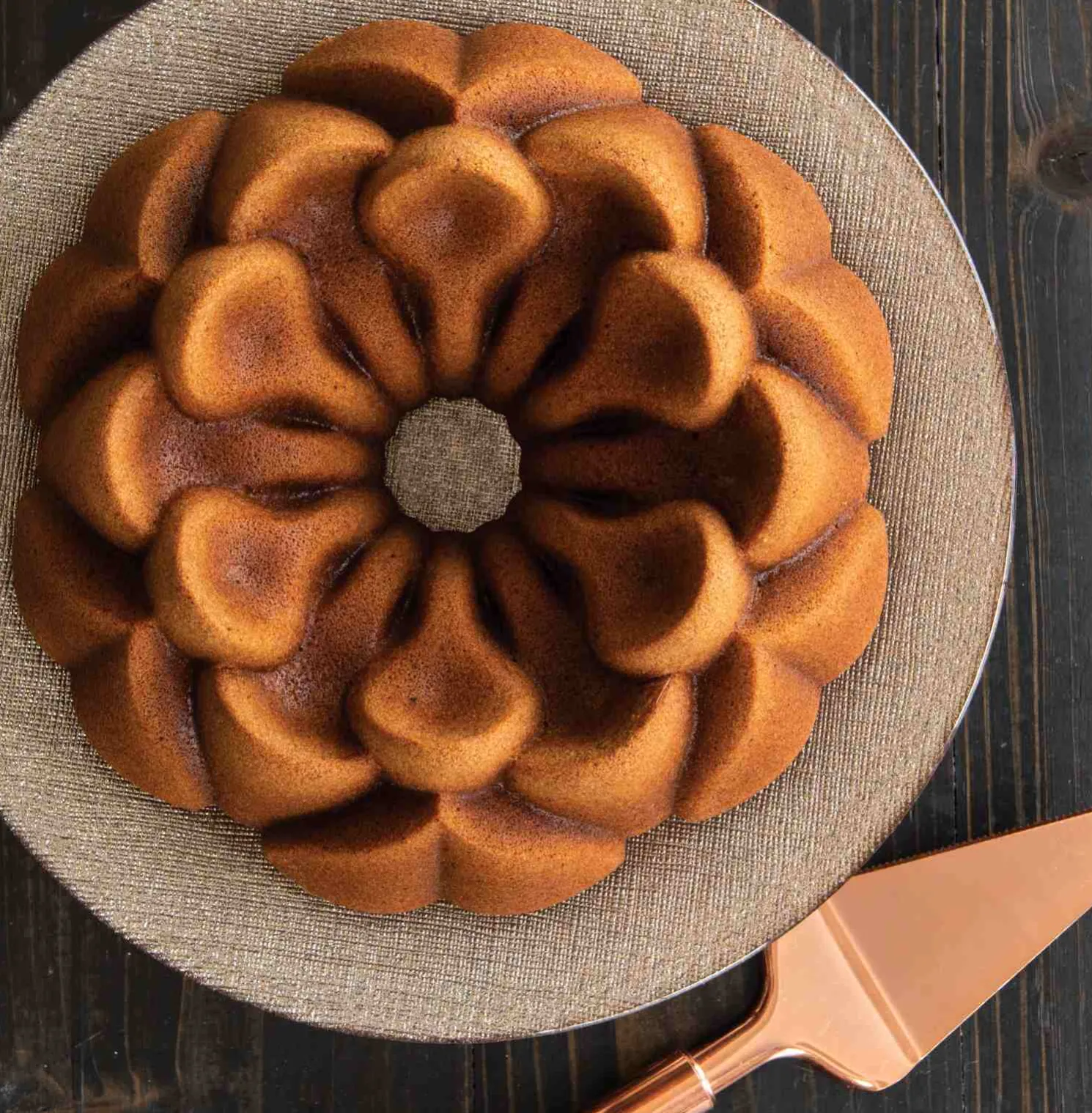 Nordic Ware Backform Magnolia Bundt Pan 2,4 Liter