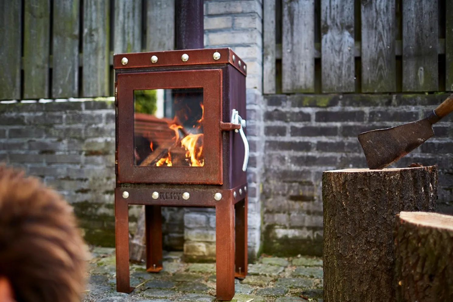 RB73 Ofen für den Garten - Piquia - Cortenstahl, 4 Beine 118 cm Rohr