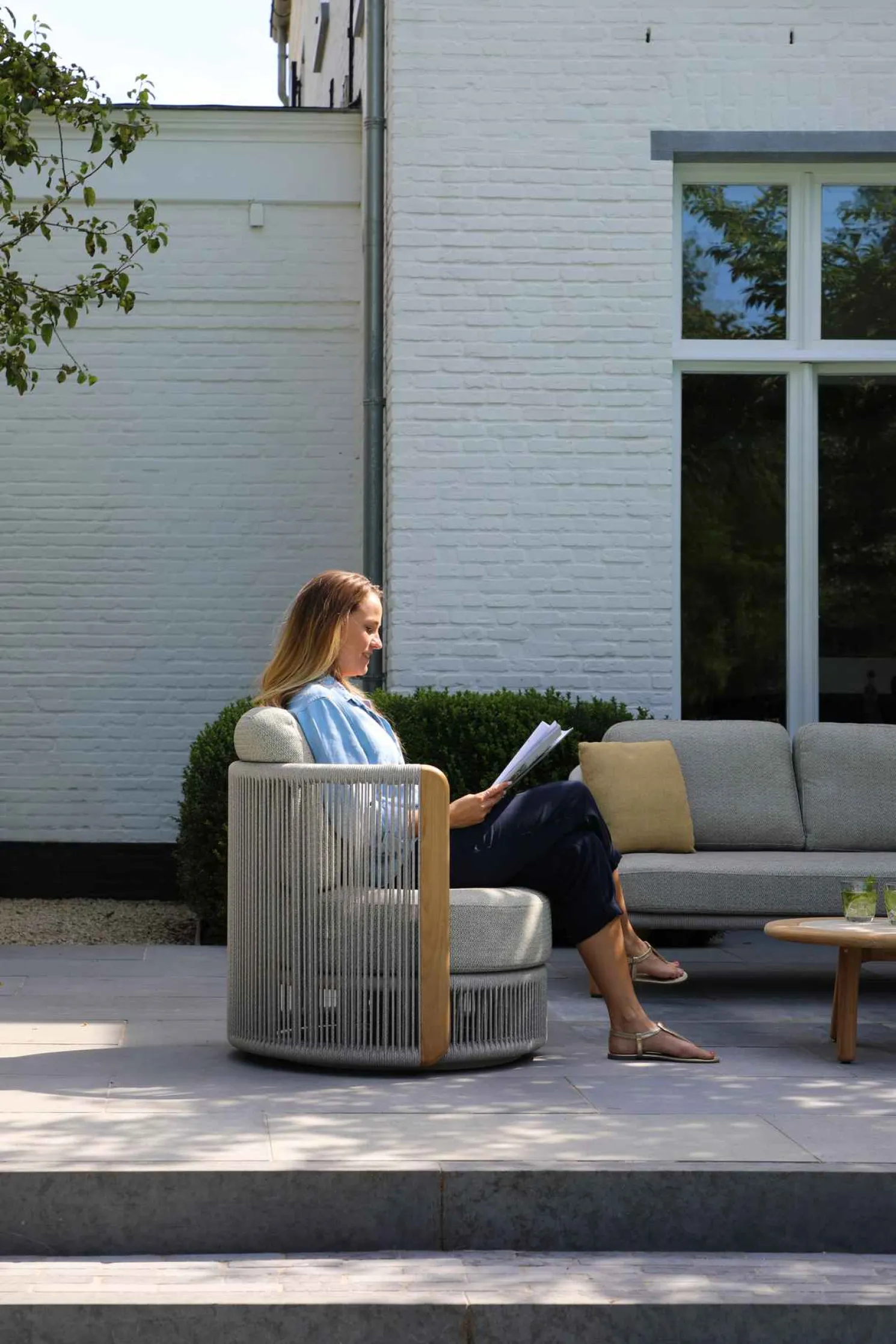 4-M Design Haven Drehbarer Outdoor Lounge-Sessel in Mokka