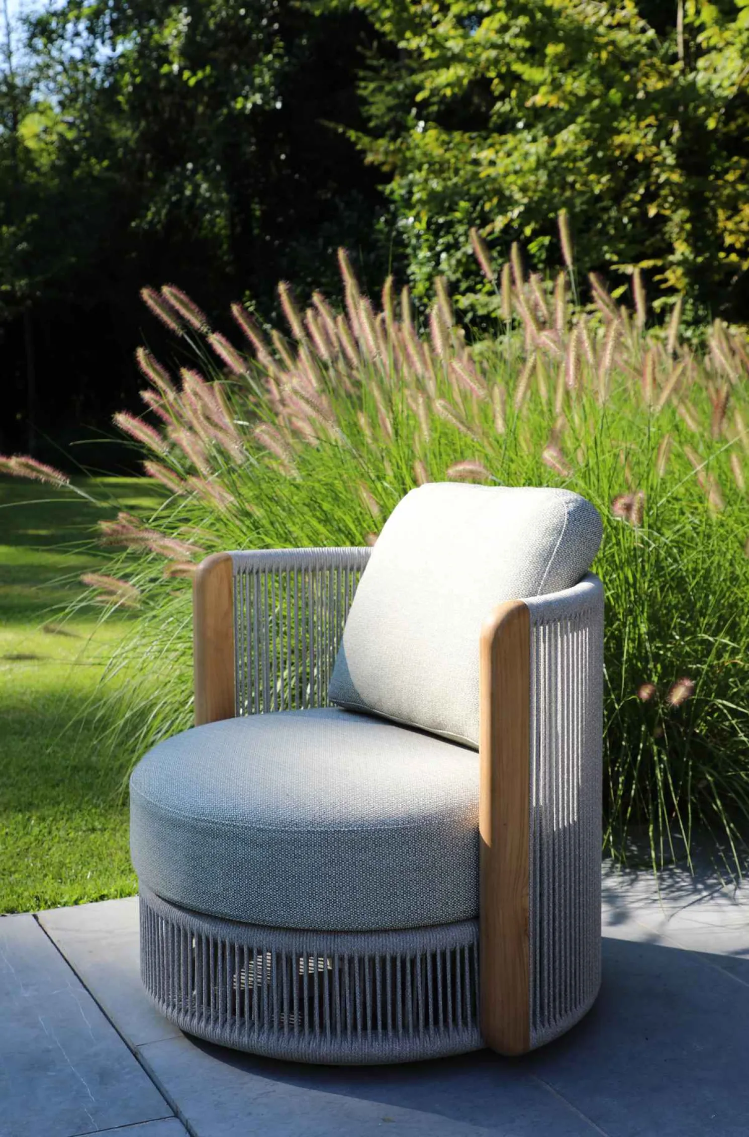 4-M Design Haven Drehbarer Outdoor Lounge-Sessel in Mokka