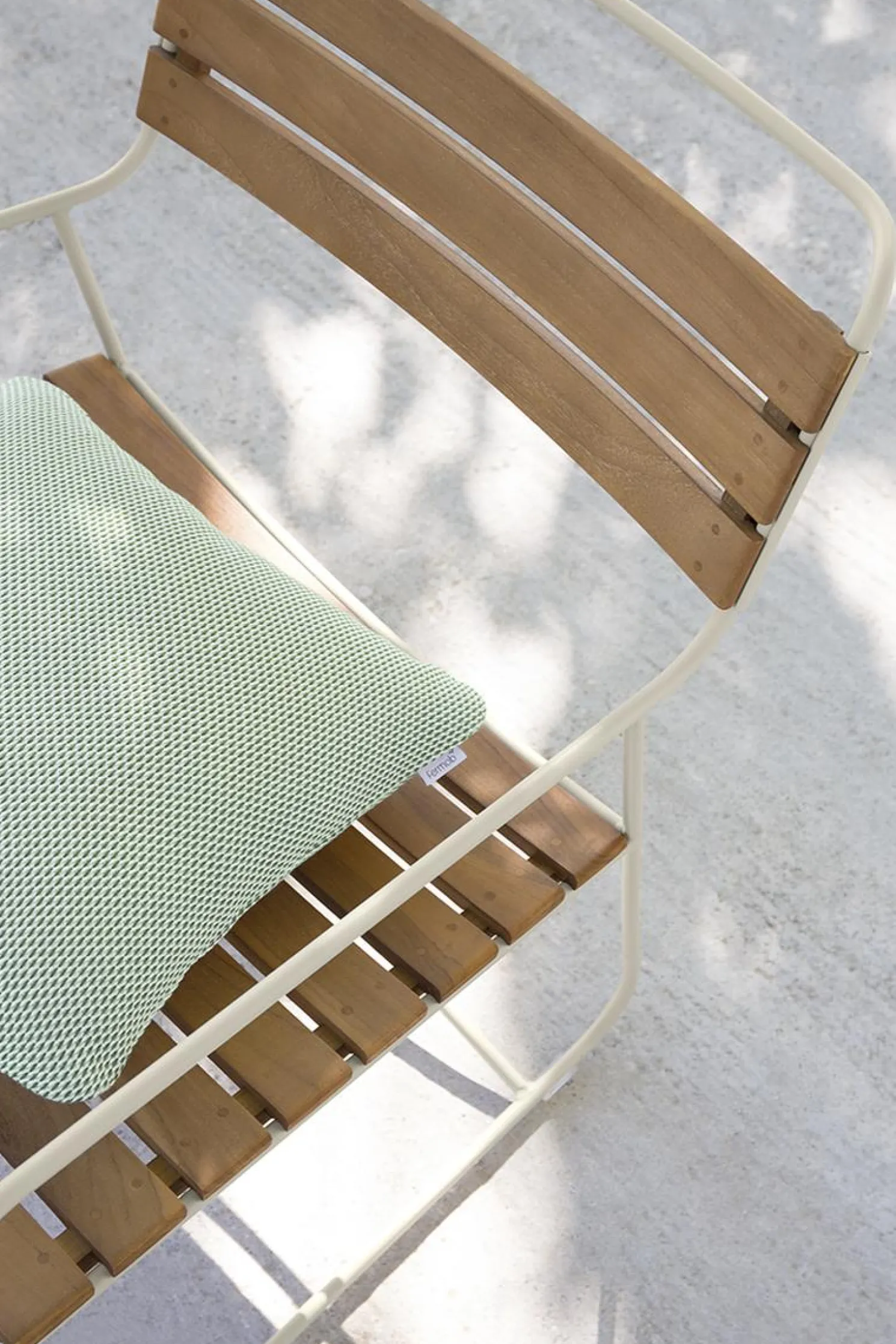 Fermob Surprising Teak-Sessel Pesto