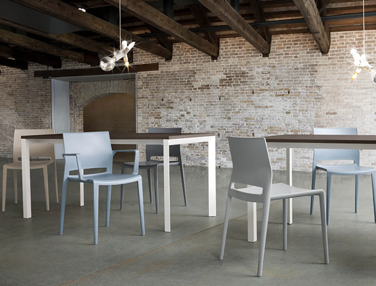 Gaber Bequemer Stapelstuhl mit Armlehne Bakhita B salbeigrün