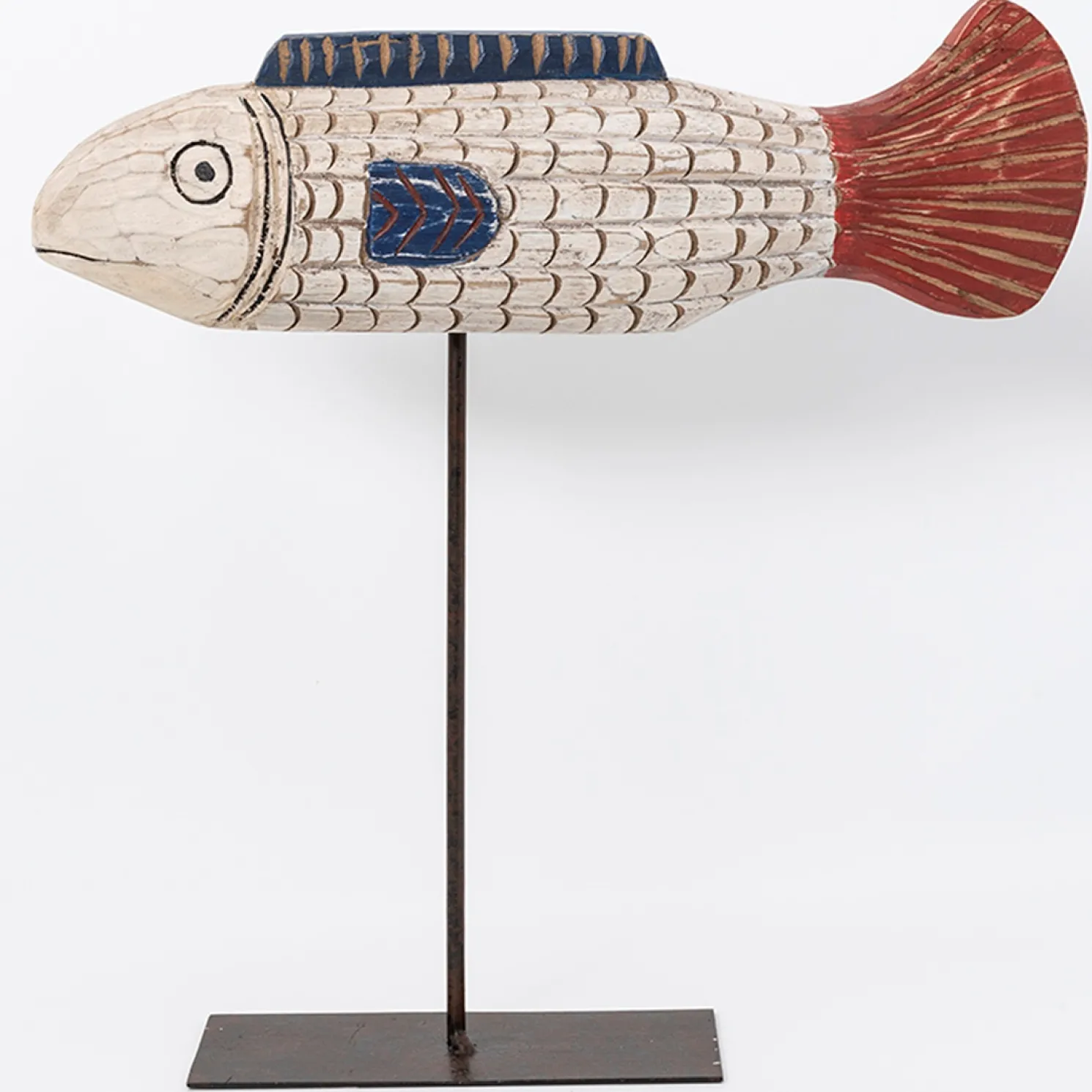 Batela Fisch in Holz in leuchtenden Farben geschnitzt rotbraun