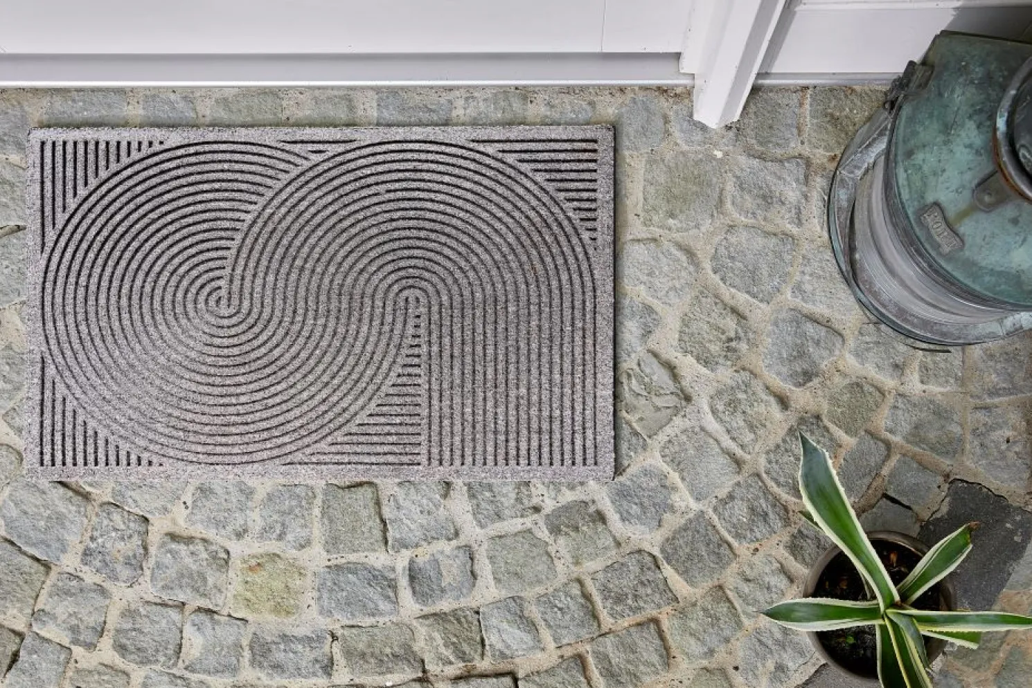 Astra Outdoor Türvorleger Graphic Deluxe 45x75 cm silber