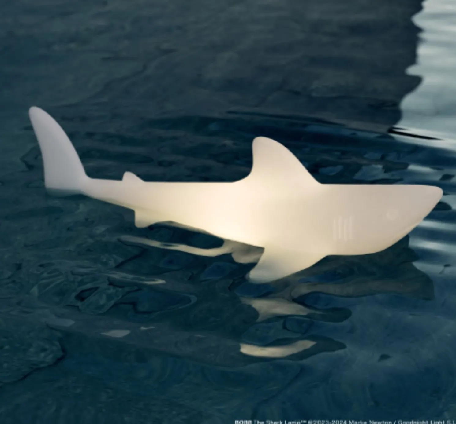 GOODNIGHT-light® BOBB - schwimmende Hai Lampe