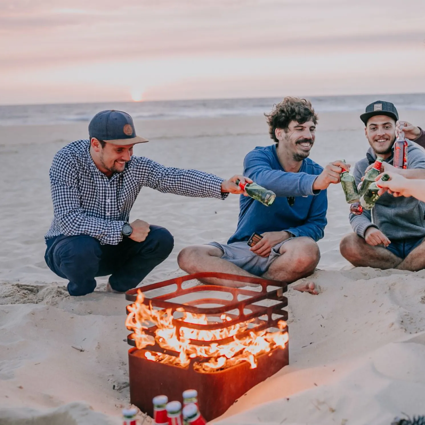 höfats CUBE Feuerkorb und Hocker rostig