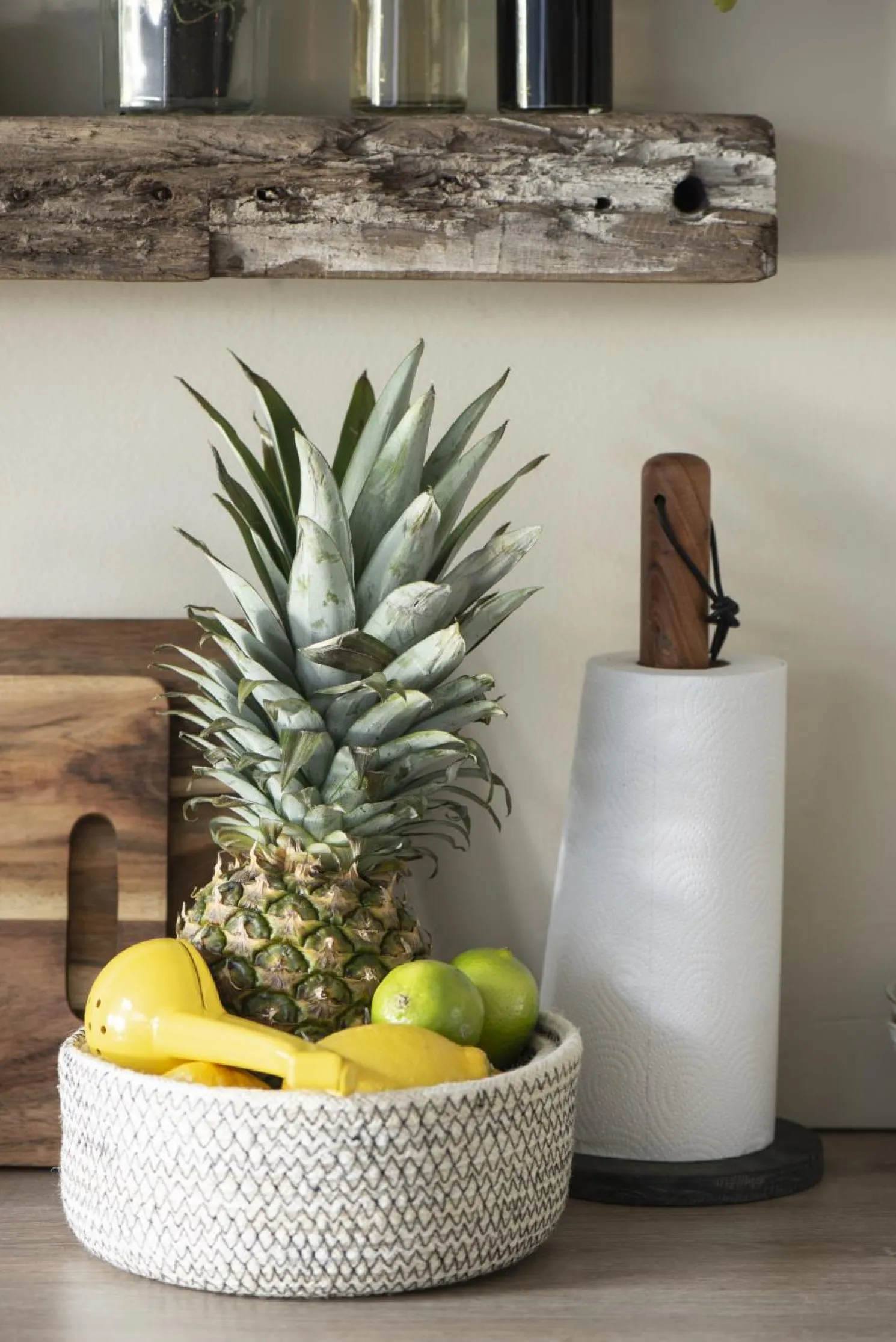IB laursen Küchenrollenhalter aus Akazienholz und Stein