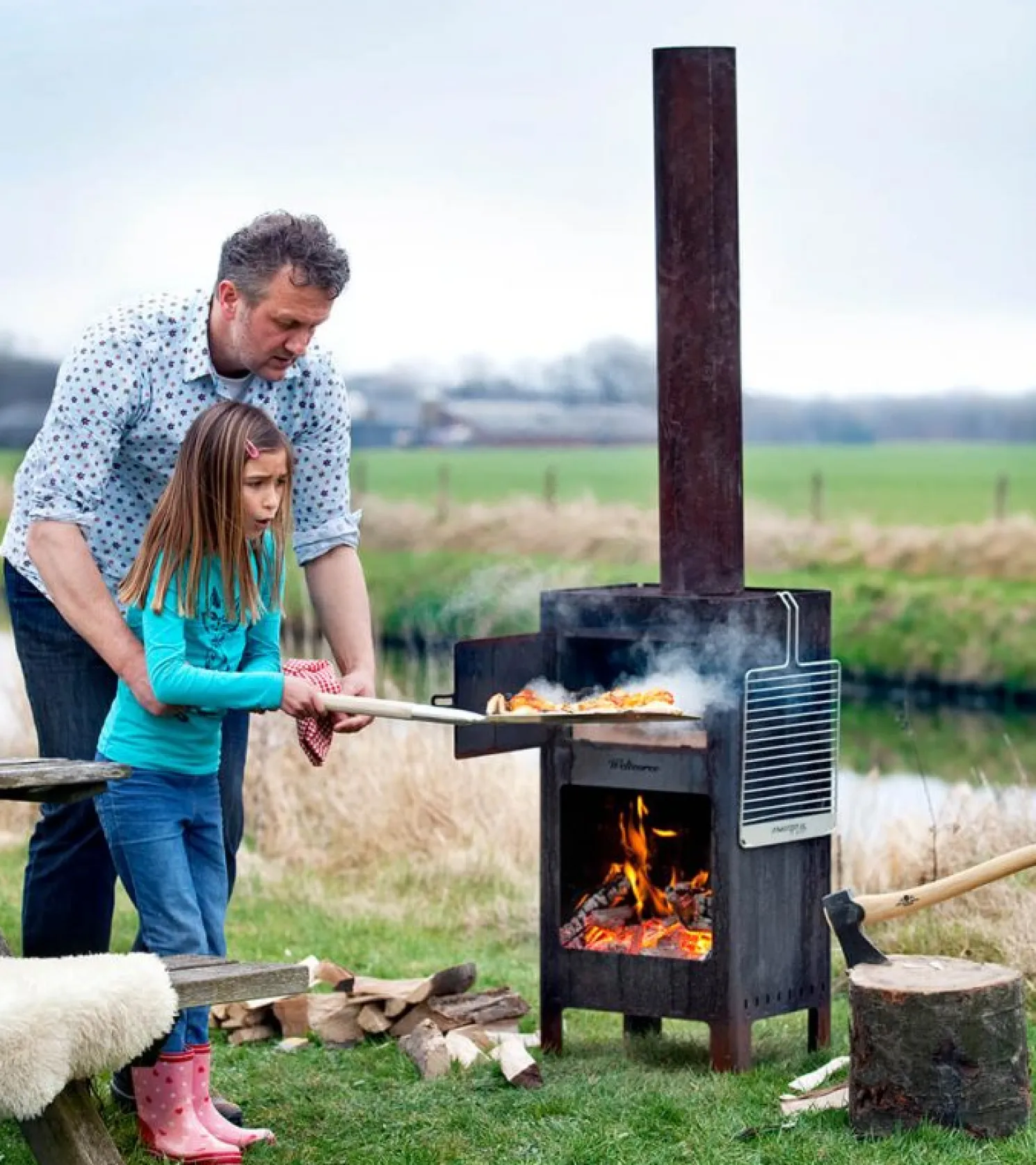 Weltevree Outdooroven Ofen - Sparset Der Allrounder ( zusätzlich: Kaminhaube + Pizzaschaufel + Kochbuch + Ofentür )
