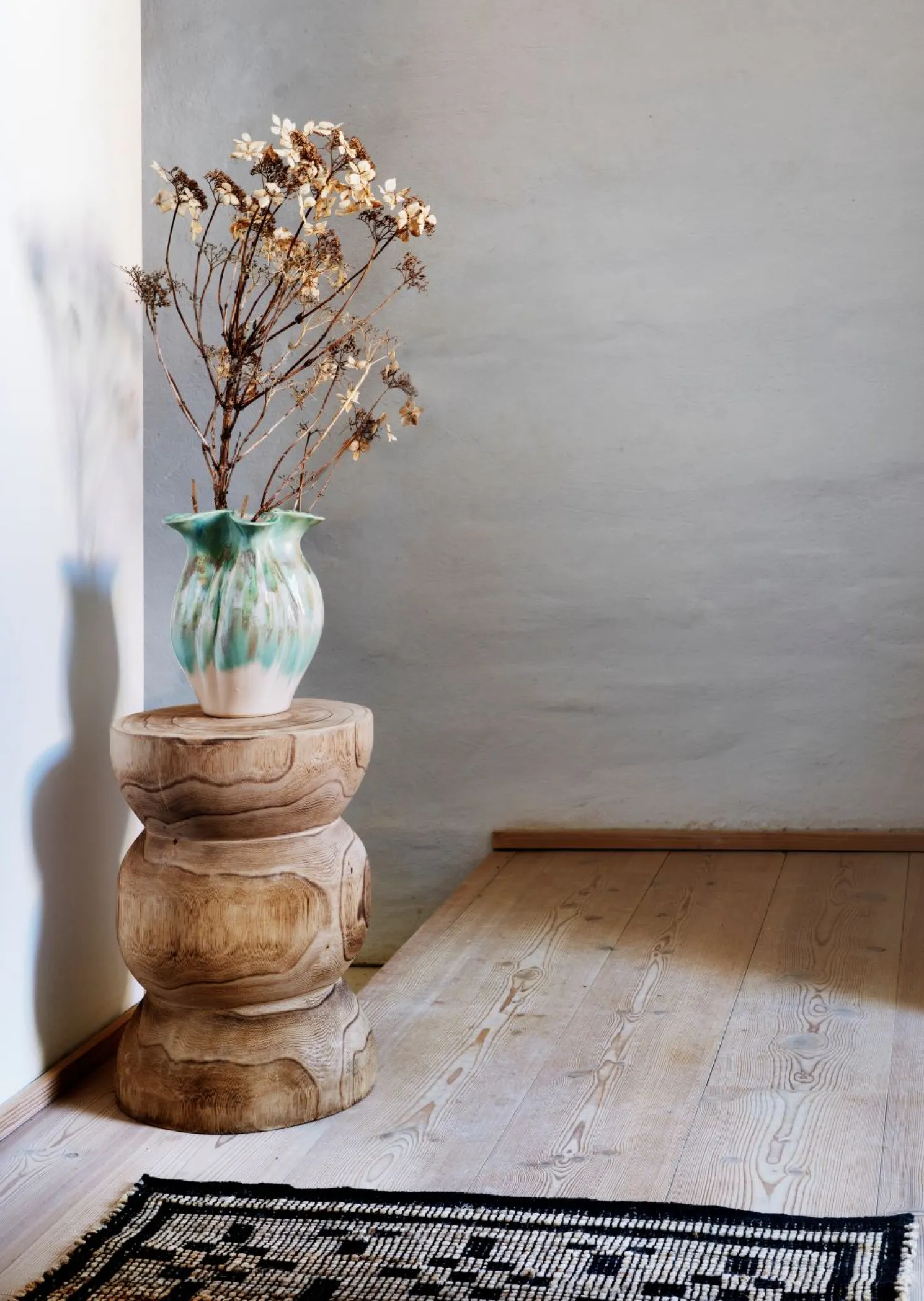 MADAM STOLTZ Hocker aus nachhaltigem Paulownia-Holz