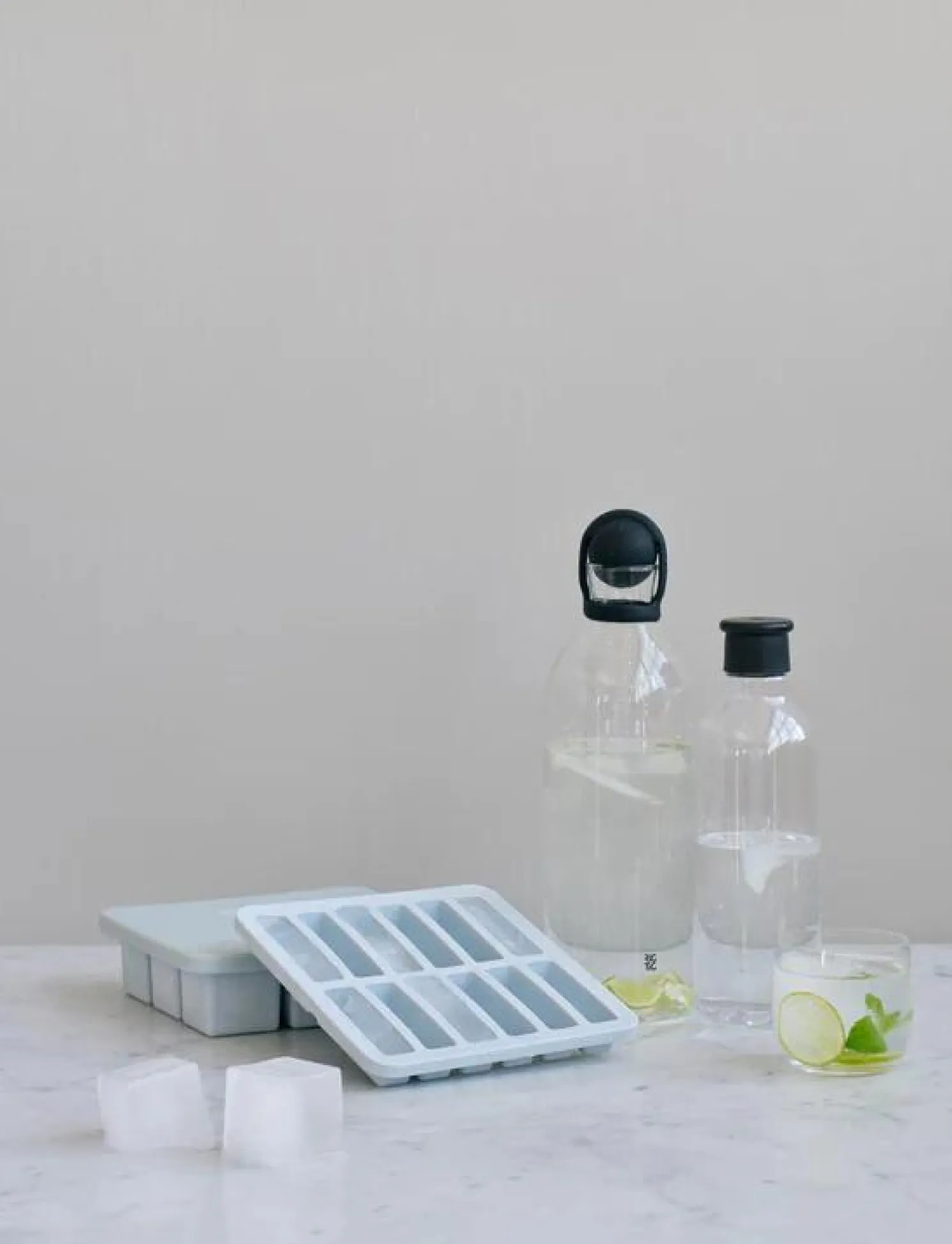 RIG-TIG by Stelton FREEZE-IT Eiswürfelbox mit Deckel light blue 0,9 l