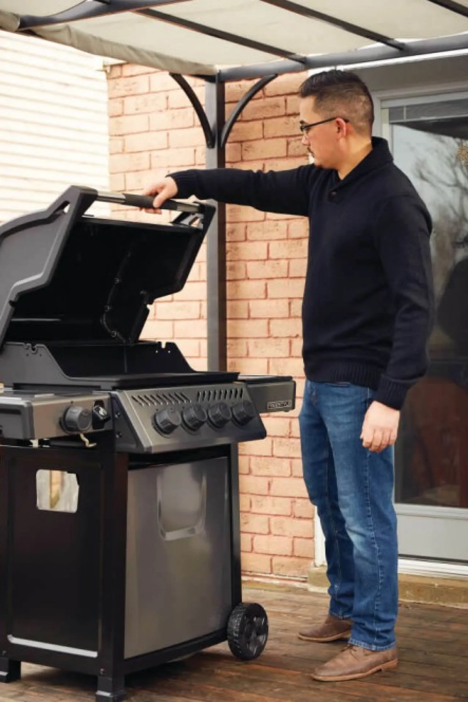 Napoleon Kompaktgrill FREESTYLE 425 SIB mit Infrarot-Seitenbrennern