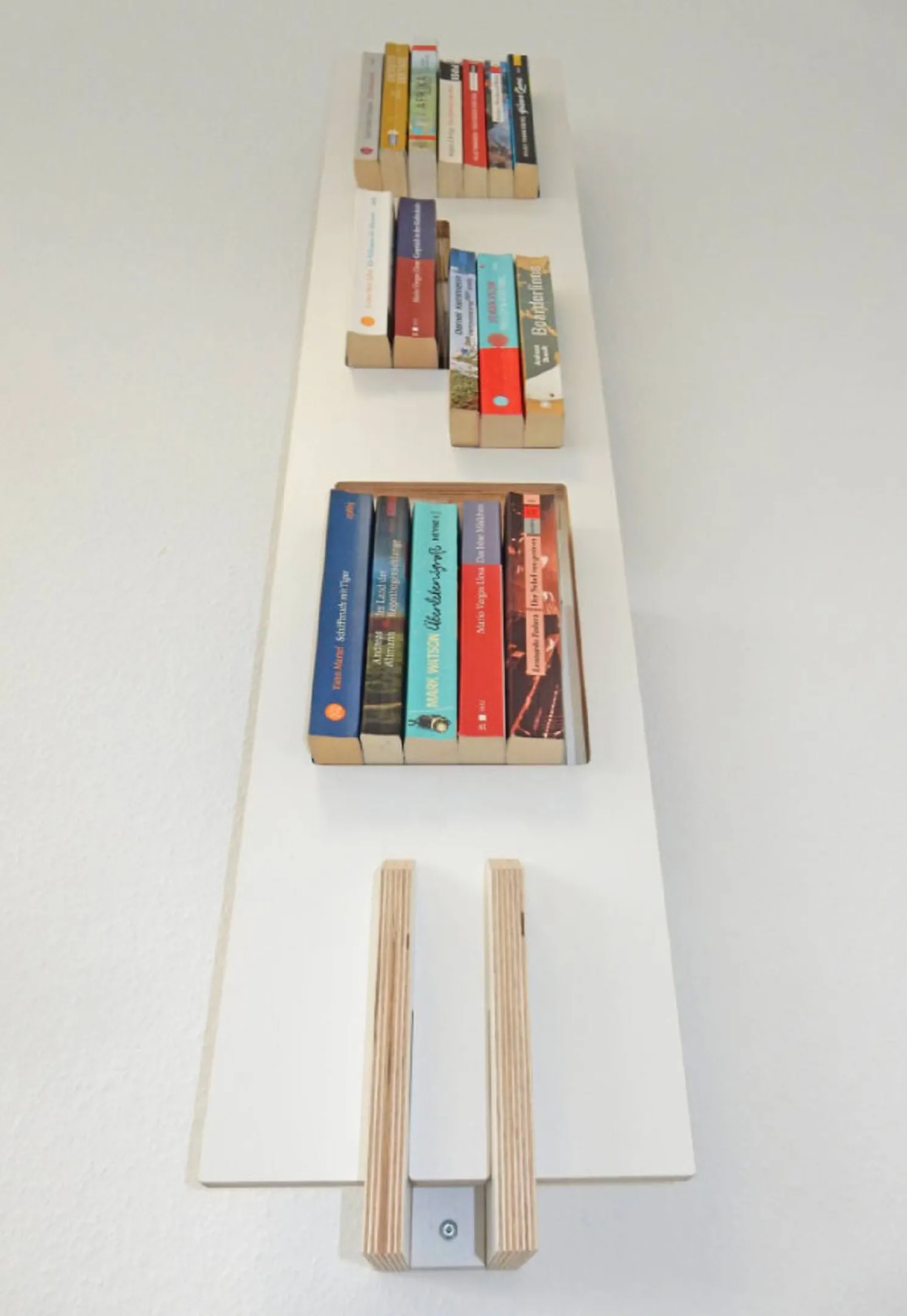 Tojo Lesestoff Bücherregal