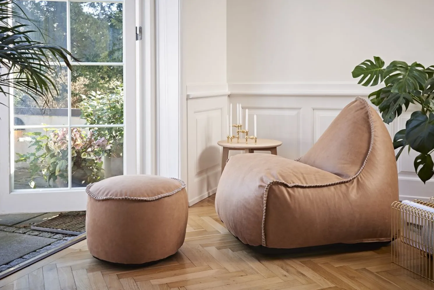 SACKit RETROit Dunes Sitzsack Sparset – Sessel mit Hocker aus Naturleder Camel