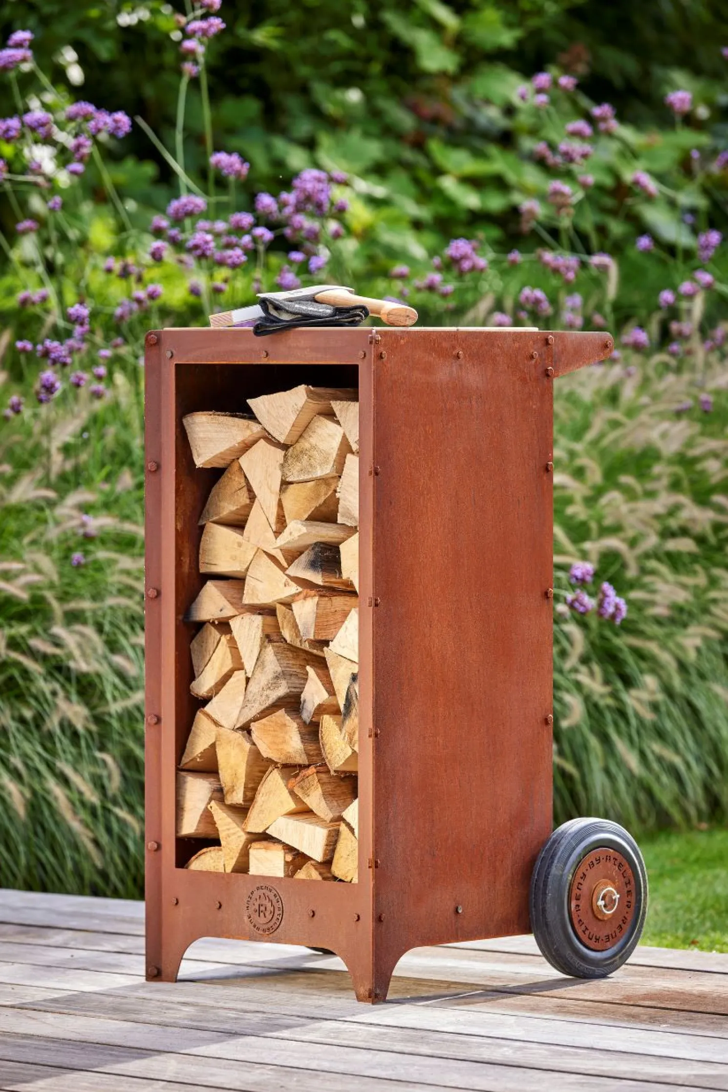 RB73 Ker Holzlager und Wagen aus Cortenstahl