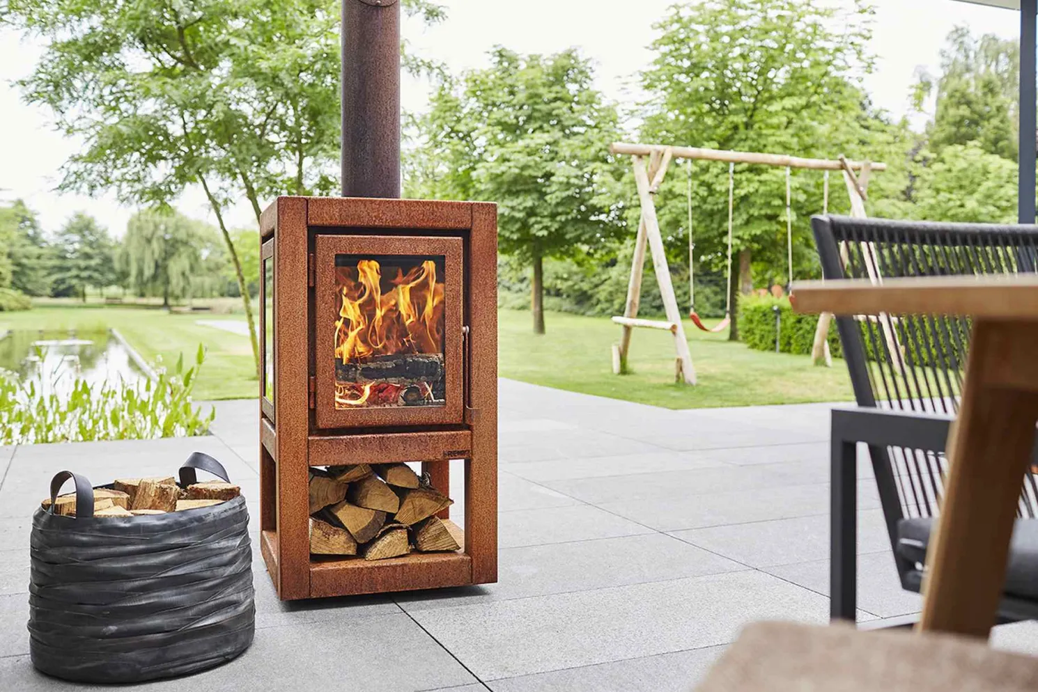 RB73 Quaruba Terrassenkamin Corten-Stahl Ohne Rollen L 1 Seite Glas