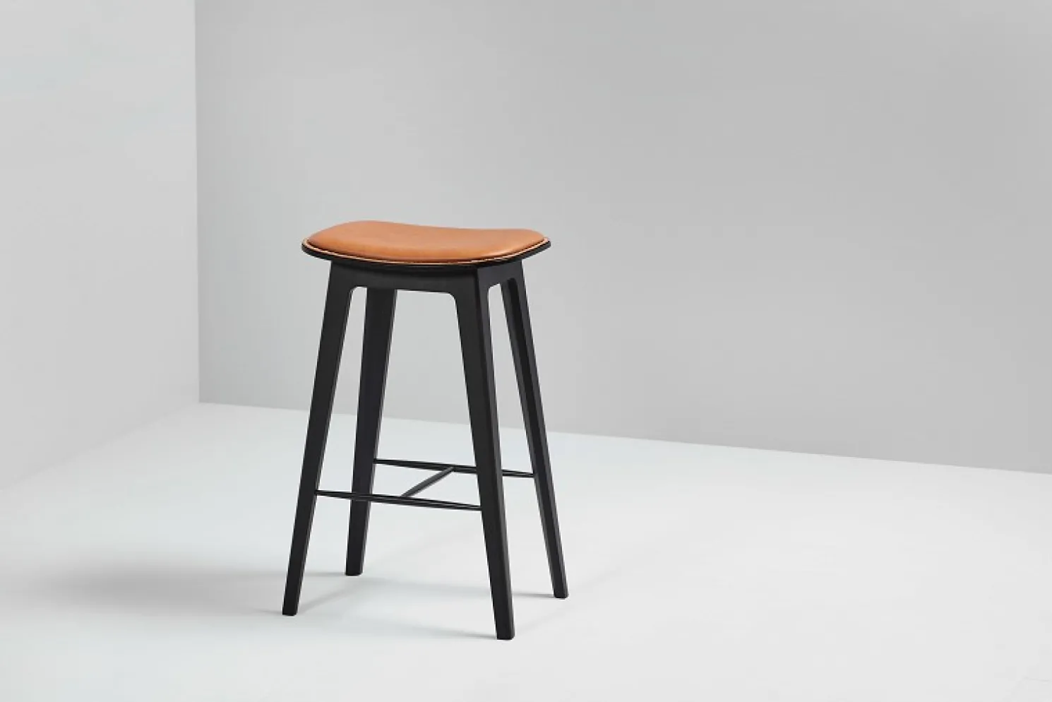 SACKit Nordic Barhocker – Buche schwarz – gepolstert – (73cm) Leder Ultra Brandy