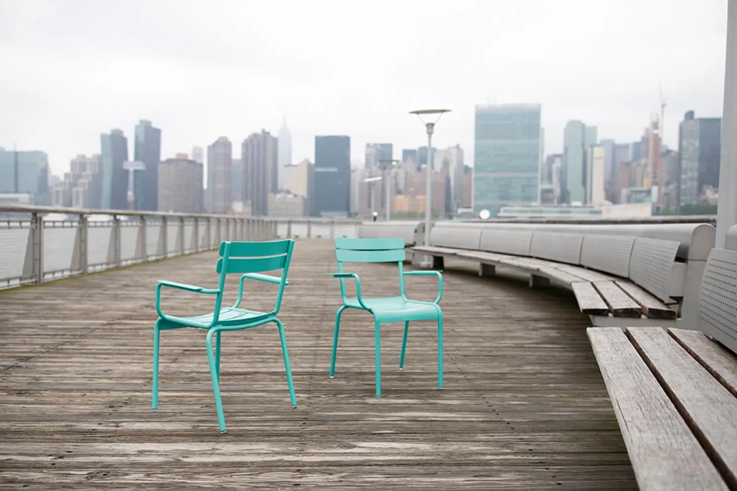 Fermob Luxembourg Sessel stapelbar Lindgrün