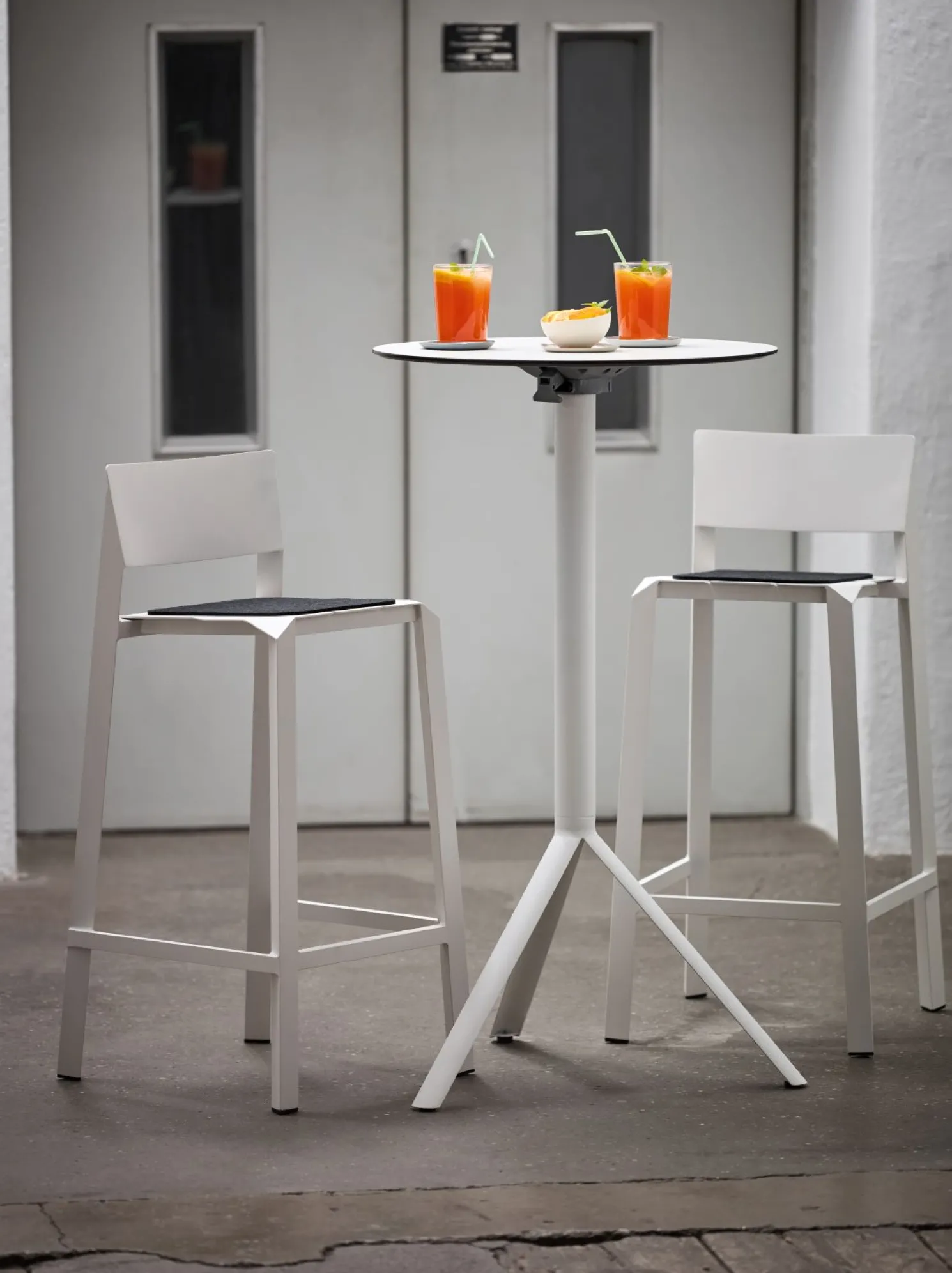 Weishäupl Trio Outdoor Stehtisch klappbar Weiß HPL Weiß ∅59 cm