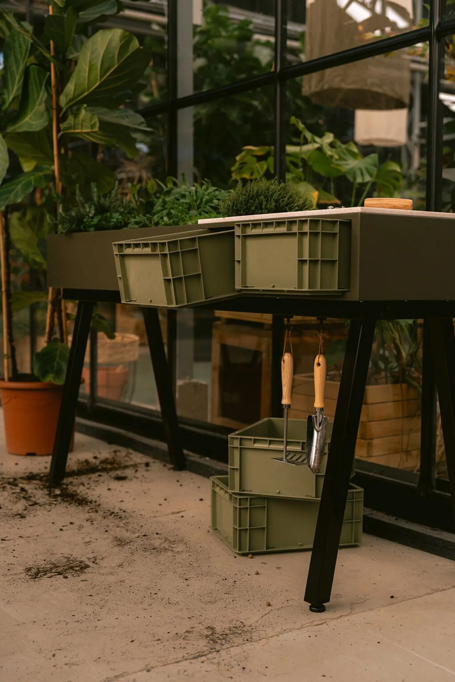 Weltevree Gardenworks Station - Pflanzstation mit Pflanzgefäßen