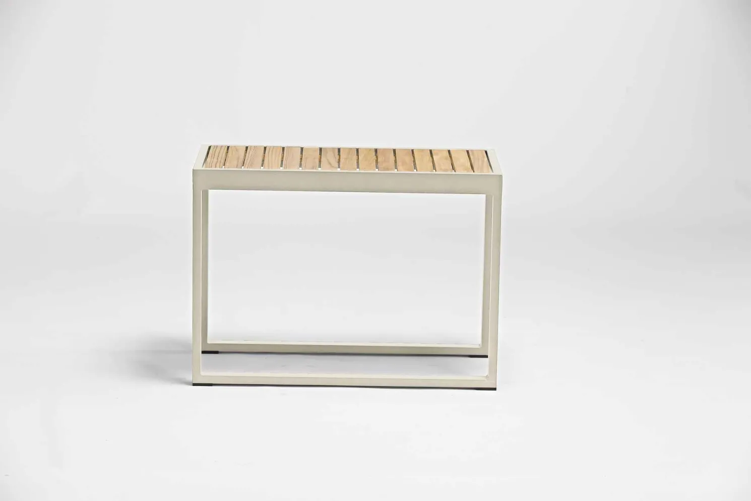 4-M Design Nest hoher Outdoor Beistelltisch aus Teak Oberfläche Mokka