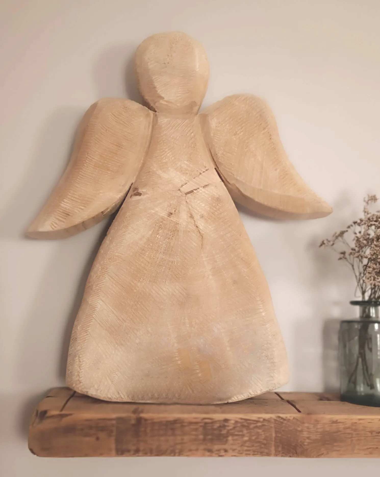 WMG Holz Engel Pappel H 32 cm + Gratiszugabe Stabkerze Elfenbein