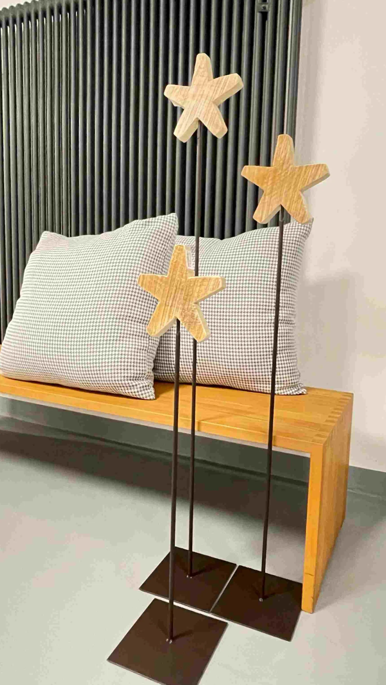 WMG Holzstern auf Eisenständer Höhe 90cm