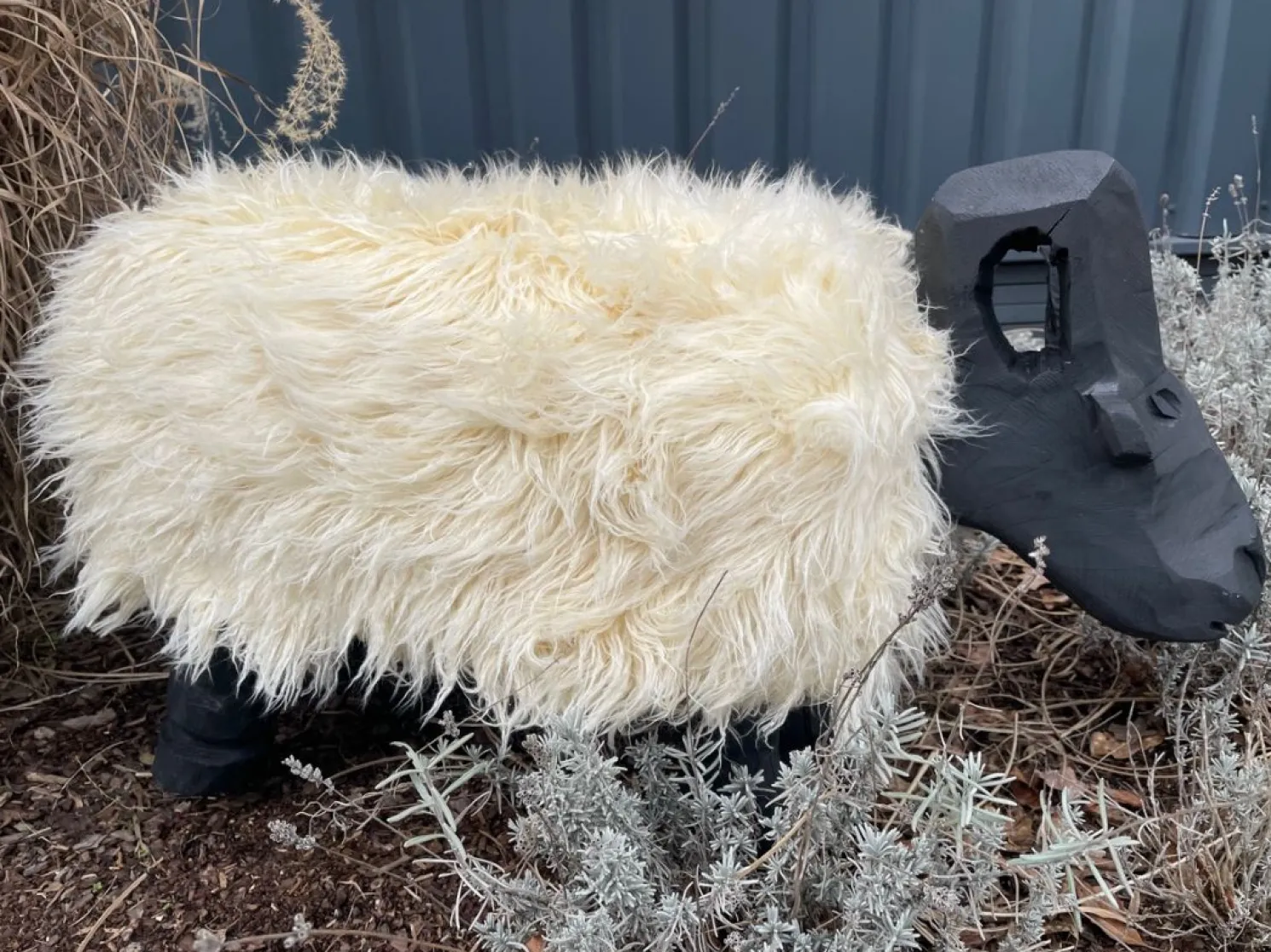 WMG Schaf -Bock Hocker Harald - schwarzer Schaf-Bock