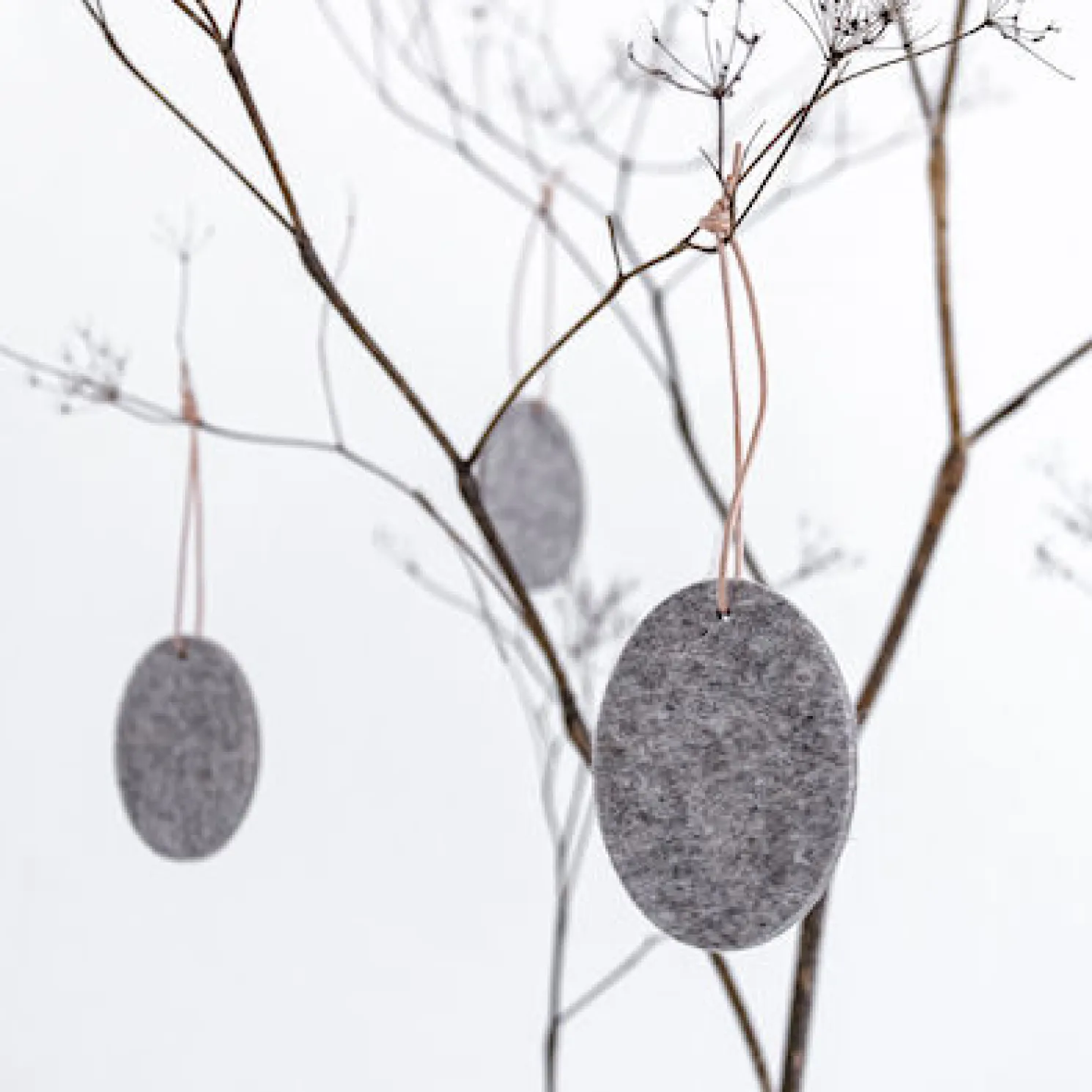 Hey Sign Filzanhänger Ostereier mit Lederband 29 Walnuss