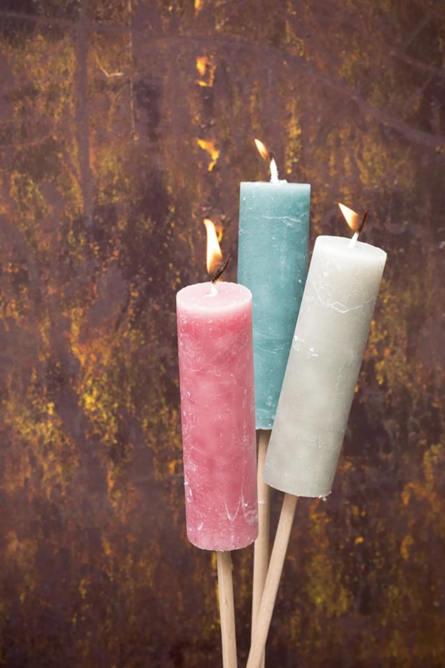 Grün Form Outdoor Kerzenfackel Ø 4 x 14 cm mit Stab 36 cm Flieder