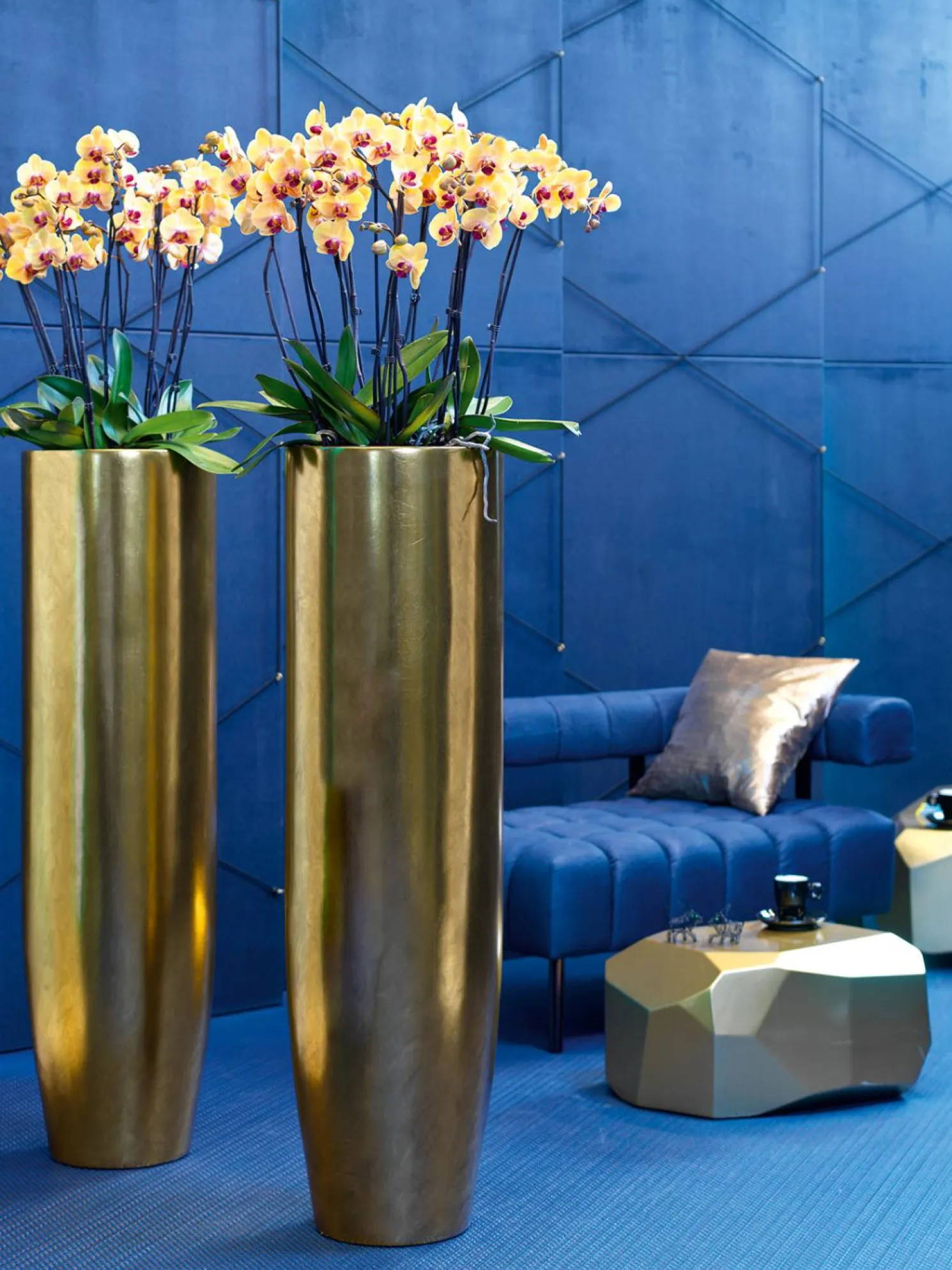 Fleur Ami Pandora elegante Bodenvase Ø 35 cm, Höhe 90 cm silver leaf