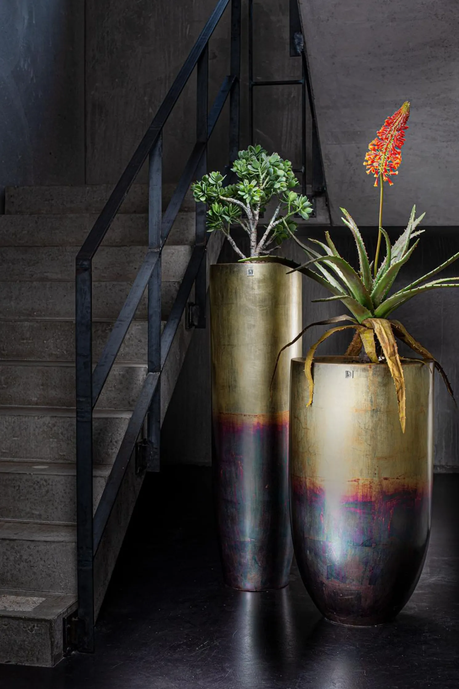 Fleur Ami Pandora elegante Bodenvase Ø 35 cm, Höhe 90 cm silver leaf